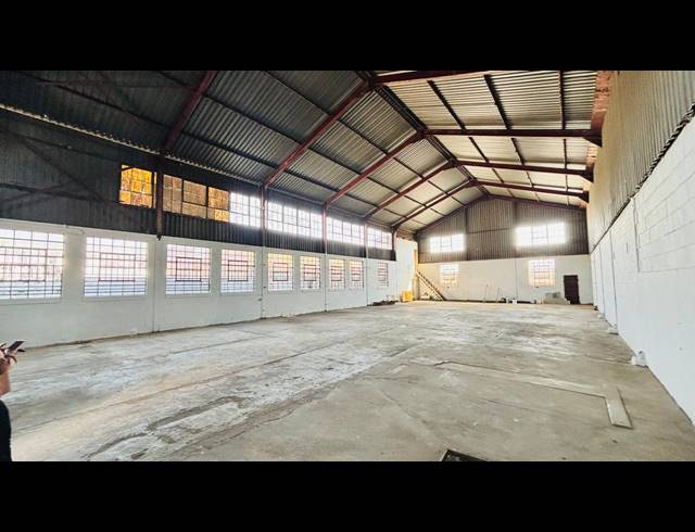 360M² WAREHOUSE TO LET IN ROODEPOORT CENTRAL